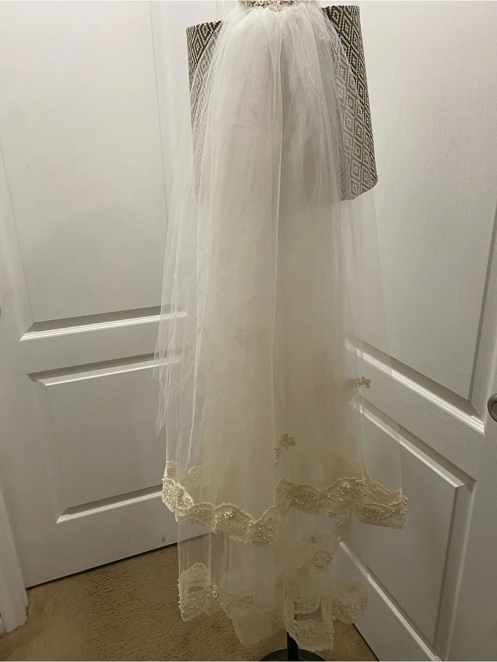 Ivory 2 Tiered Pearl Lace-Edged Appliqué Scalloped 35”L Comb Wedding Bridal Veil